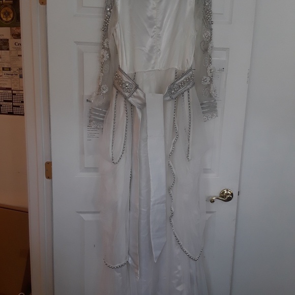 Gown - Picture 8 of 8